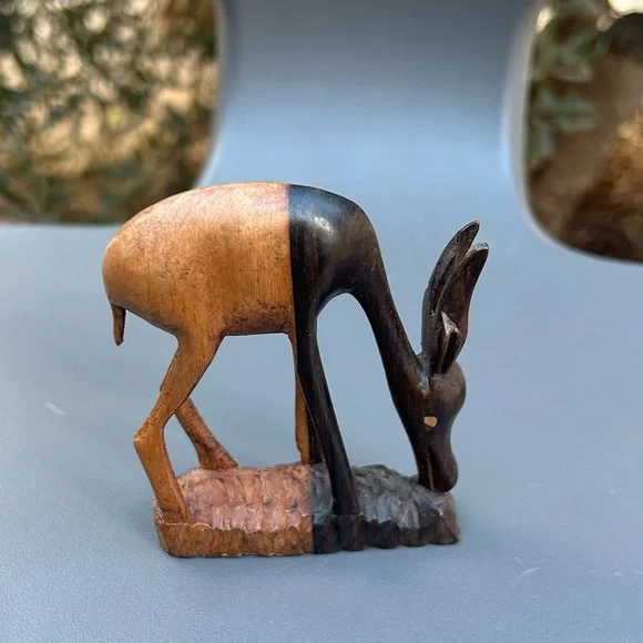 VTG Hand Carved Antelope feeding Sculpture π§π― Sz 3.5βx3β - Picture 4 of 4
